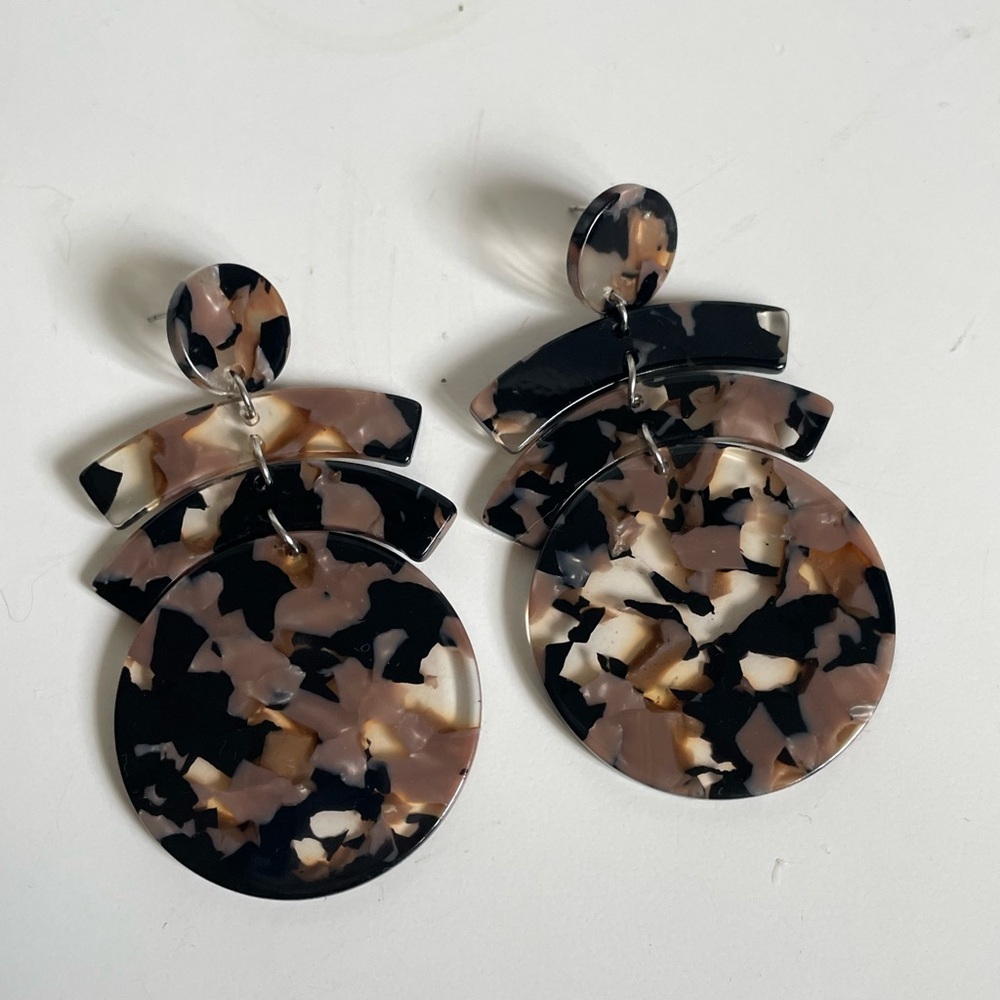 Tortoiseshell dangling earrings - Picture 6 of 7